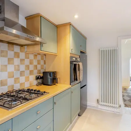 3 Bed In Oc-d32616 Harrogate