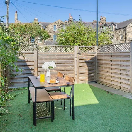 3 Bed In Oc-d32616 * Harrogate