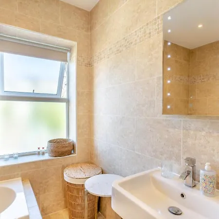 3 Bed In Oc-d32616 Holiday home *